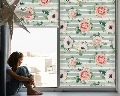 Fenster rollo Rosen auf grünen horizontalen Streifen