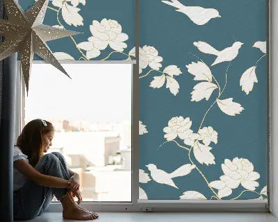 Fenster rollo Weiße Vögel auf weißen Blüten