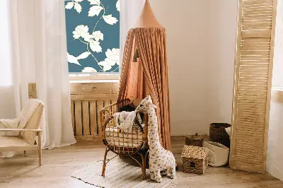 Fenster rollo Weiße Vögel auf weißen Blüten