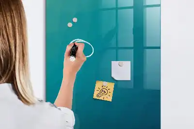 Beschreibbare Magnettafel mit geometrischer Abstraktion