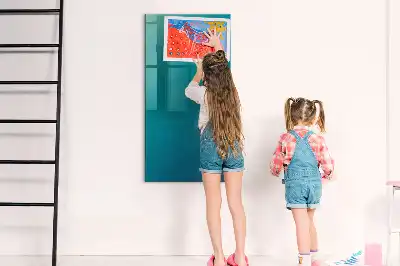 Beschreibbare Magnettafel mit geometrischer Abstraktion