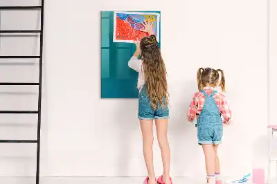 Beschreibbare Magnettafel mit geometrischer Abstraktion