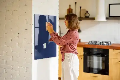 Beschreibbare Magnettafel in Dunkelblau