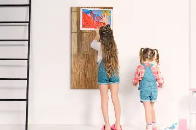 Beschreibbare Magnettafel in warmen Holztönen