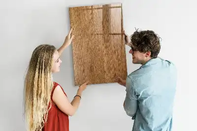 Beschreibbare Magnettafel in warmen Holztönen