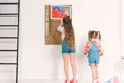 Beschreibbare Magnettafel in warmen Holztönen