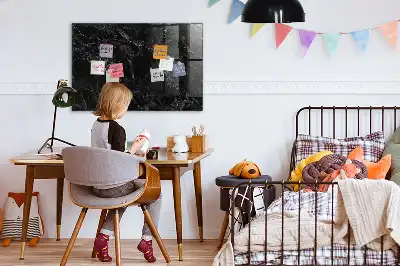 Beschreibbare Magnettafel in dunkler Marmoroptik