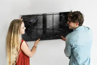Beschreibbare Magnettafel für die Küche in schwarzer Marmoroptik