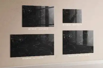 Beschreibbare Magnettafel für die Küche in schwarzer Marmoroptik