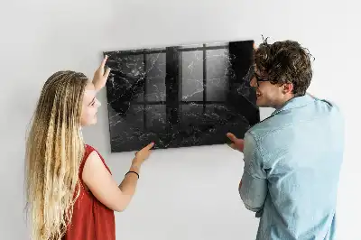 Beschreibbare Magnettafel für die Küche in schwarzer Marmoroptik