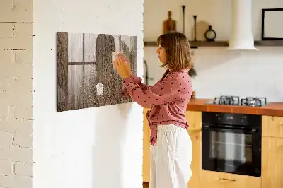 Beschreibbare Magnettafel für die Küche in dunkler Holzoptik