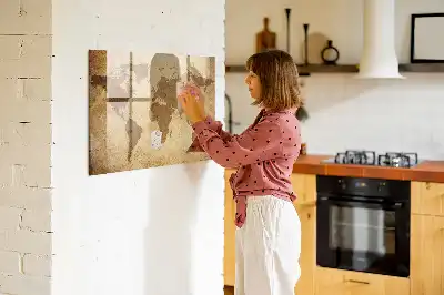Beschreibbare Magnettafel für die Küche im Design einer Vintage-Weltkarte
