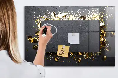 Beschreibbare Magnettafel für die Küche im Design Goldenes Konfetti