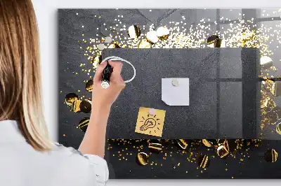 Beschreibbare Magnettafel für die Küche im Design Goldenes Konfetti