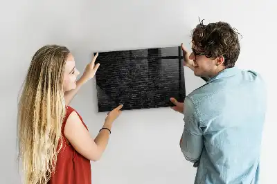 Beschreibbare Magnettafel in Optik einer dunklen Ziegelwand