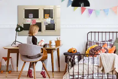 Beschreibbare Magnettafel für die Küche mit Retro-Rahmen
