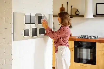 Beschreibbare Magnettafel für die Küche mit Retro-Rahmen