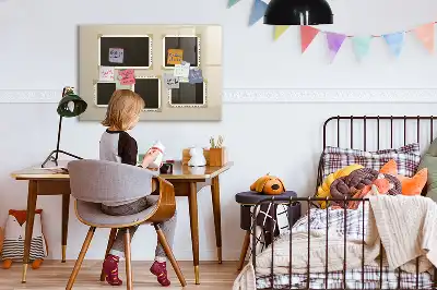 Beschreibbare Magnettafel für die Küche mit Retro-Rahmen