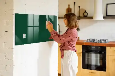 Beschreibbare Magnettafel für die Küche in Flaschengrün