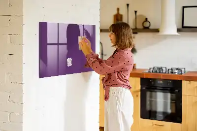 Beschreibbare Magnettafel für die Küche in Violett