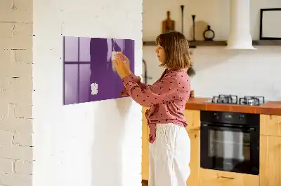 Beschreibbare Magnettafel für die Küche in Violett
