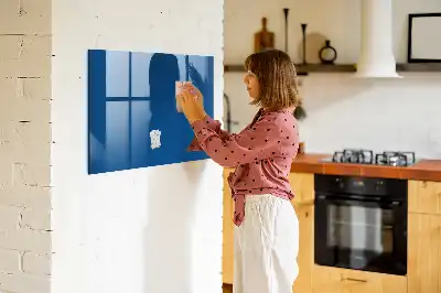 Beschreibbare Magnettafel für die Küche in Marineblau