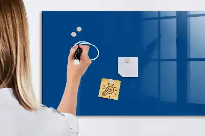 Beschreibbare Magnettafel für die Küche in Marineblau