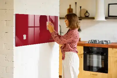 Beschreibbare Magnettafel für die Küche in Rot