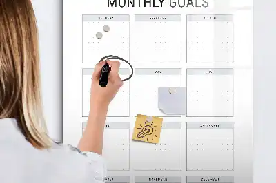 Magnettafel für Monatsziele zum Beschreiben