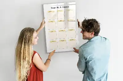 Jahresplaner als beschreibbare Magnettafel