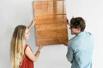 Holzpaneele als beschreibbare Magnettafel