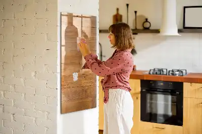 Holzpaneele als beschreibbare Magnettafel