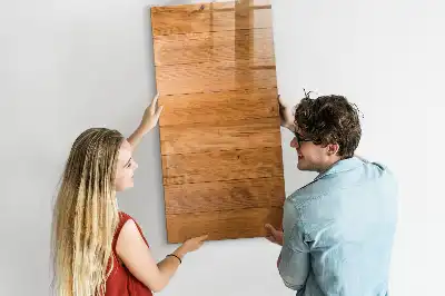 Holzpaneele als beschreibbare Magnettafel