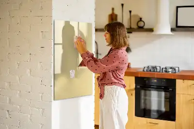Beschreibbare Magnettafel in Creme