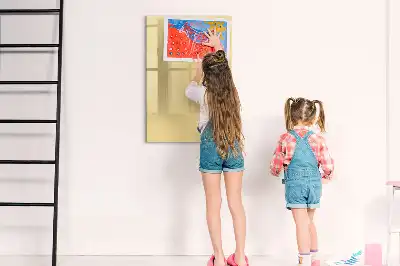 Beschreibbare Magnettafel in Creme