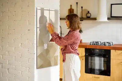 Magnettafel zum Beschreiben mit abstraktem Dreiecks-Motiv