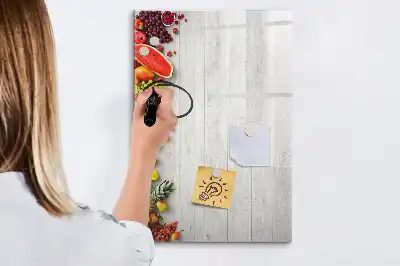 Beschreibbare Magnettafel mit Motiv Gemüse auf Holz