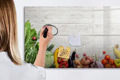 Schreib-Magnettafel mit Motiv Gemüse auf dem Tisch