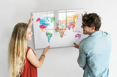 Beschreibbare Magnettafel mit bunten Ländernamen