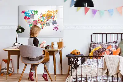 Beschreibbare Magnettafel mit bunten Ländernamen