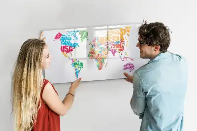 Beschreibbare Magnettafel mit bunten Ländernamen