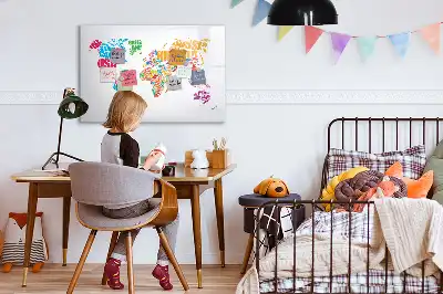 Beschreibbare Magnettafel mit bunten Ländernamen