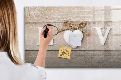Schreib-Magnettafel mit dem Schriftzug Liebe