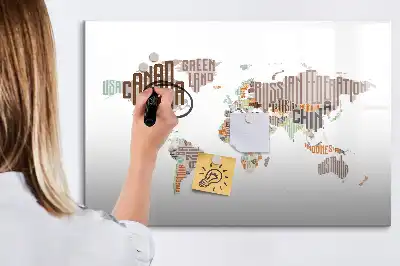 Schreibmagnettafel mit bunten Buchstaben