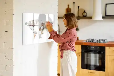 Schreibmagnettafel mit bunten Buchstaben