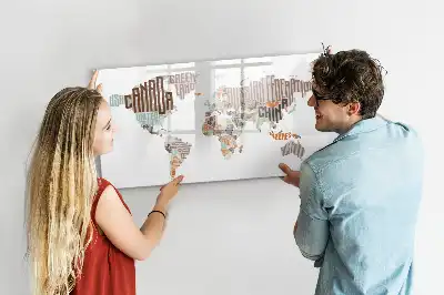 Schreibmagnettafel mit bunten Buchstaben