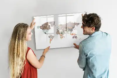 Schreibmagnettafel mit bunten Buchstaben