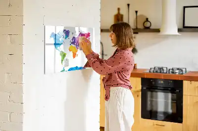 Beschreibbare Magnettafel mit Motiv einer abstrakten Weltkarte