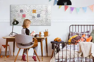Beschreibbare Magnettafel im Ziegelwand-Design
