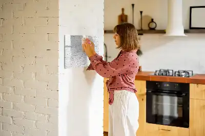 Beschreibbare Magnettafel im Ziegelwand-Design